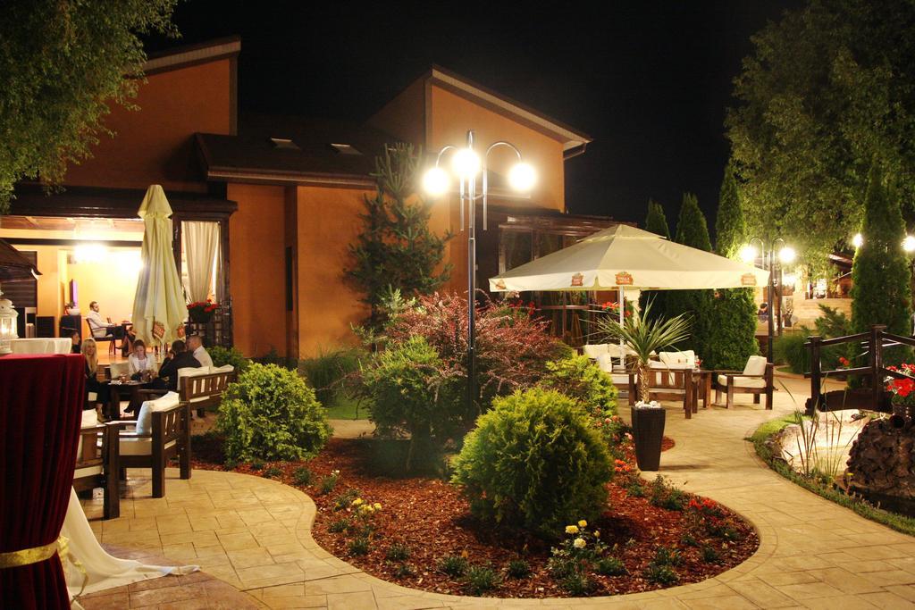 Rixo'S Guesthouse Cîrcea Exteriör bild