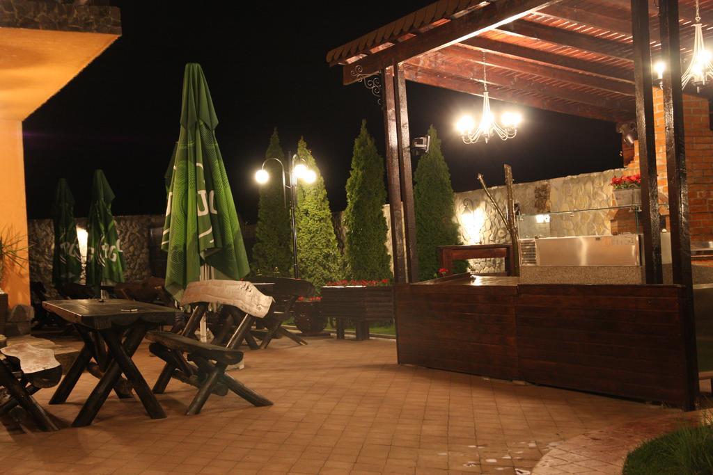 Rixo'S Guesthouse Cîrcea Exteriör bild