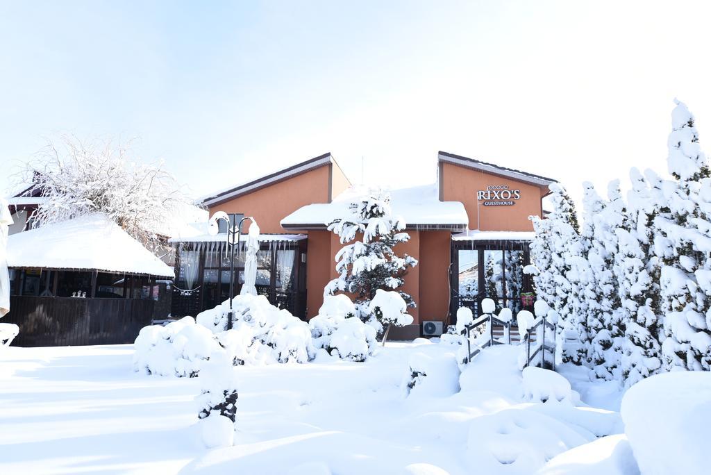 Rixo'S Guesthouse Cîrcea Exteriör bild