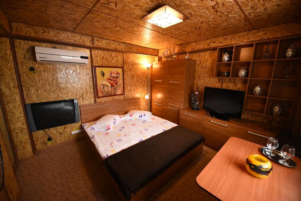 Rixo'S Guesthouse Cîrcea Exteriör bild